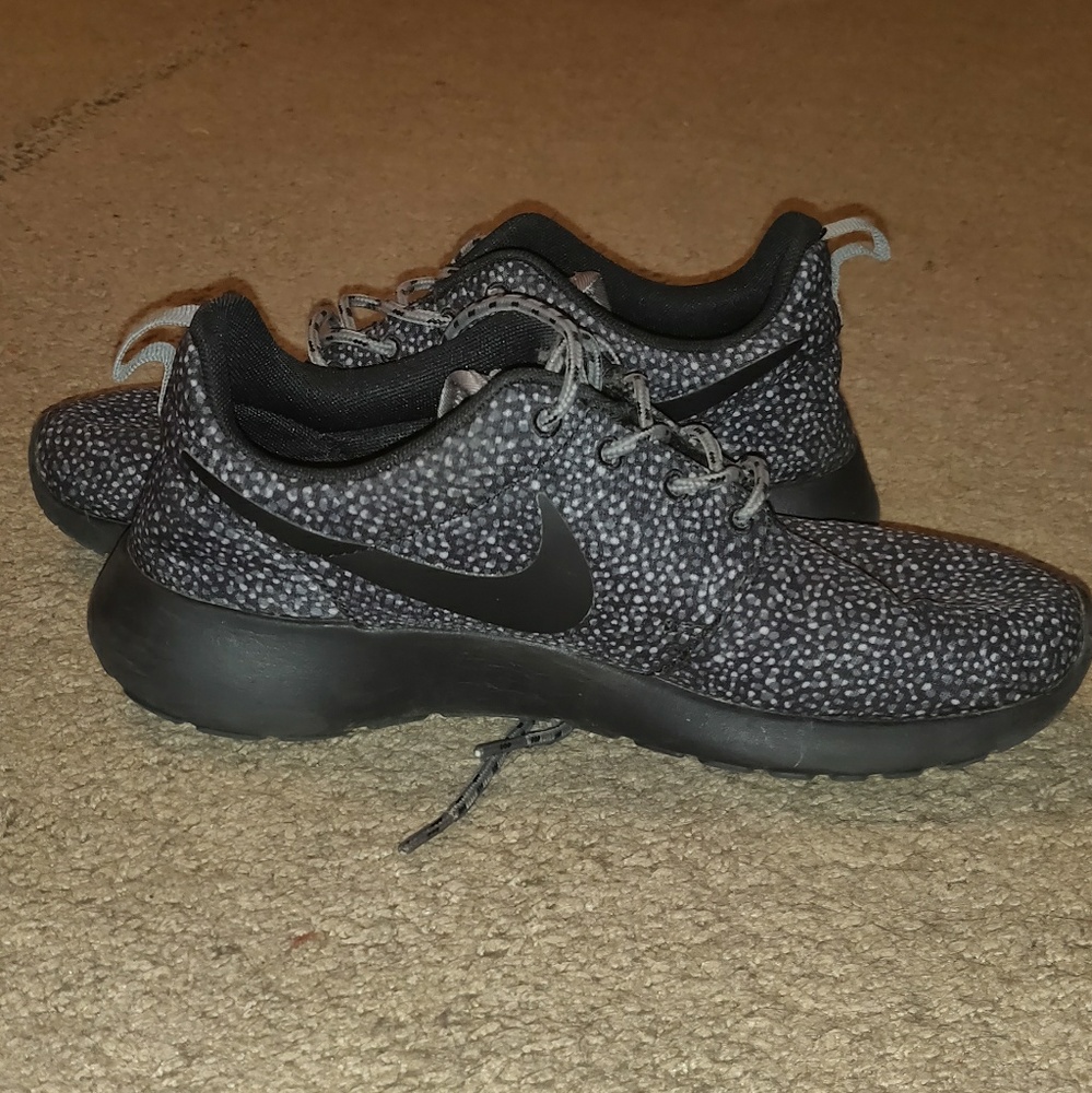 Nike Roche Runs (Women)